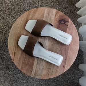 NWT beige mules block heel